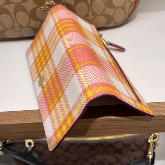 Coach Slim Wallet With Garden Plaid Print
IM/Taffy Multi NWT - Picture 16 of 16